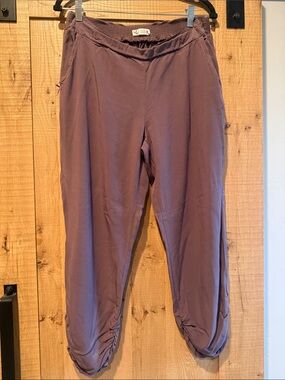 Soft Purple Ruched Ankle Pants